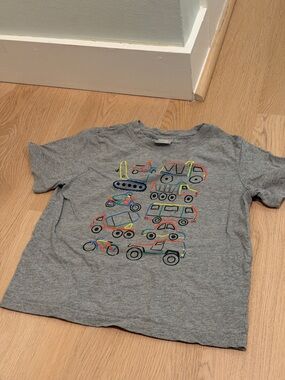 Hanna Andersson gray vehicles toddler t-shirt size 5